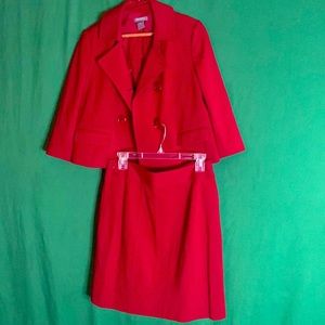 Ann Taylor Suit, 6P, 3 button blazer, recently dry cleaned